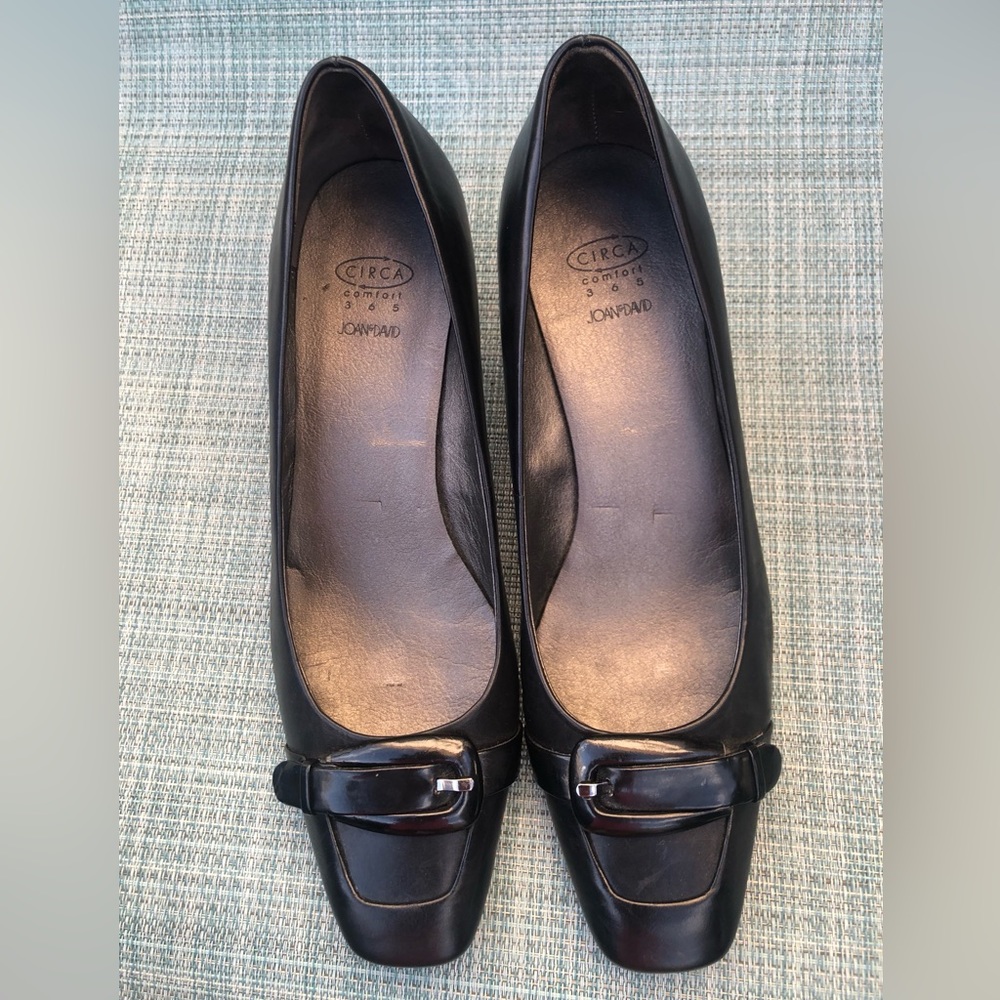 Women’s classic black leather almond toe dress pump kitten heels size 10